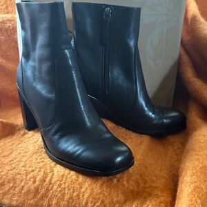 Sofft Elegant Black Heeled Boots